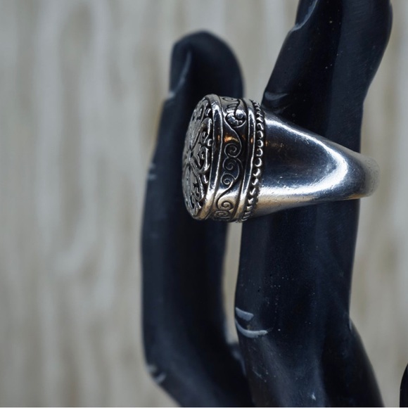 🚫SOLD🚫Vintage Sterling Silver Statement Ring - Size 8.5 US - Picture 7 of 11